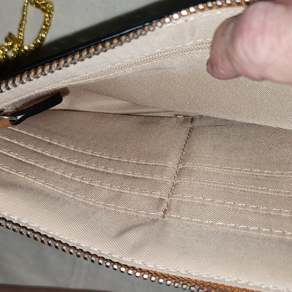 Bundle of Wristlets and Crossbody. - Picture 11 of 16